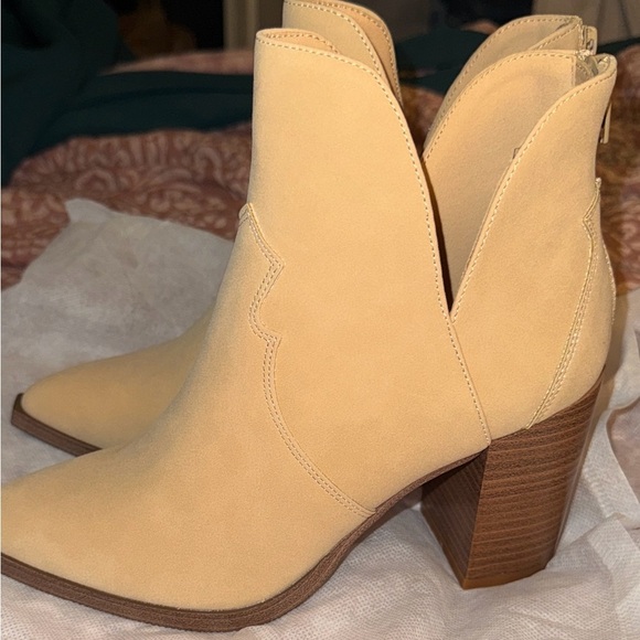 Coutgo Shoes - Elegant Tan Ankle Boots